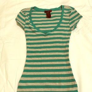 Guess v-neck shirt